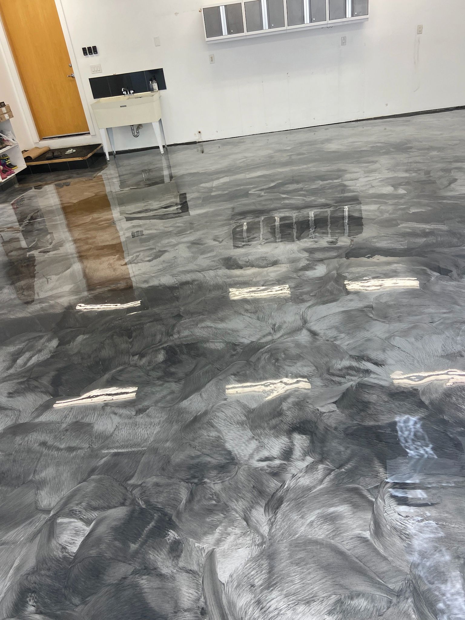 metallic-epoxy-floor-garage