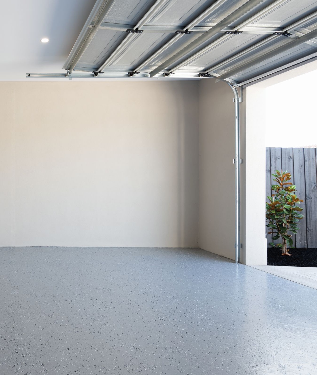 home-garage-interior-open-door -cutted